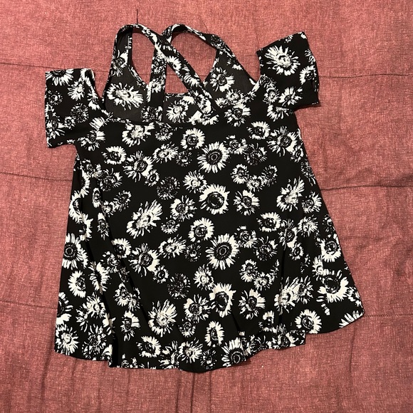 Women’s Blouse - Picture 2 of 8